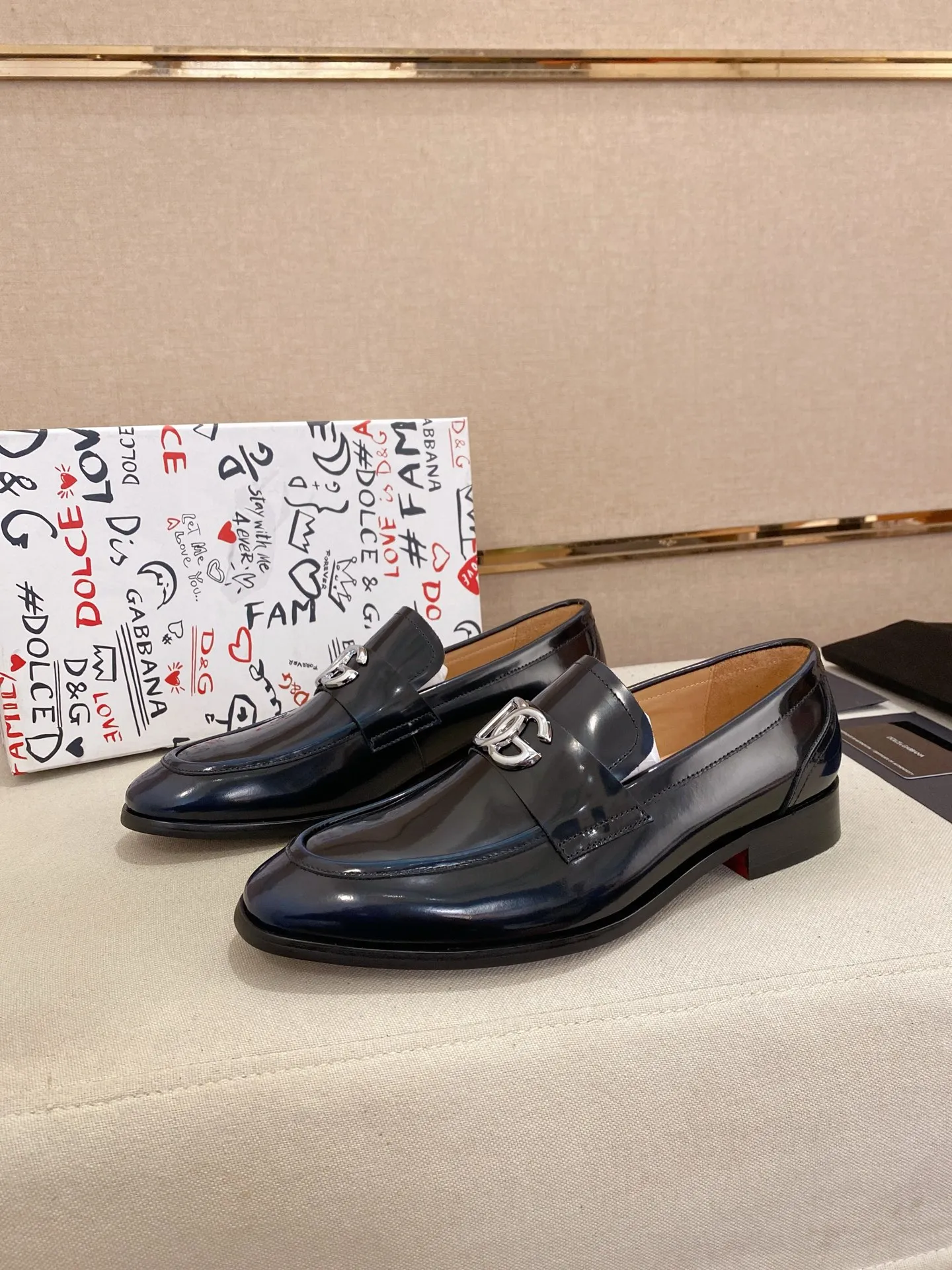 Men's clothing and shoes💰 520💰🌲DG top-notch🔍🔍men's new leather shoes🚹sold at the same time⚠The uppers are imported cowhide from Italy, the entire imported cowhide lining, and imported accessories💪💪, completely 1⃣️ vs. 1⃣️🇮🇹 💪💪, ⚠Sole: The original sole is specially provided by the original factory, the exclusive movable molded sole is super comfortable, ⚠Original factory follow-up goods, 🔍🔍high quality, can be entered and exited at will, welcome to compare ⚠Size number: 38-44. Can be customized 45 non-returnable